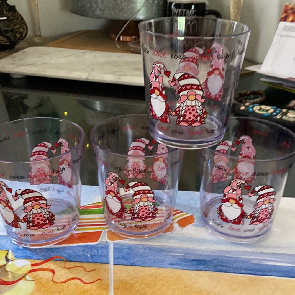 Final price accepted ❤️ Set of 4 gnome glasses